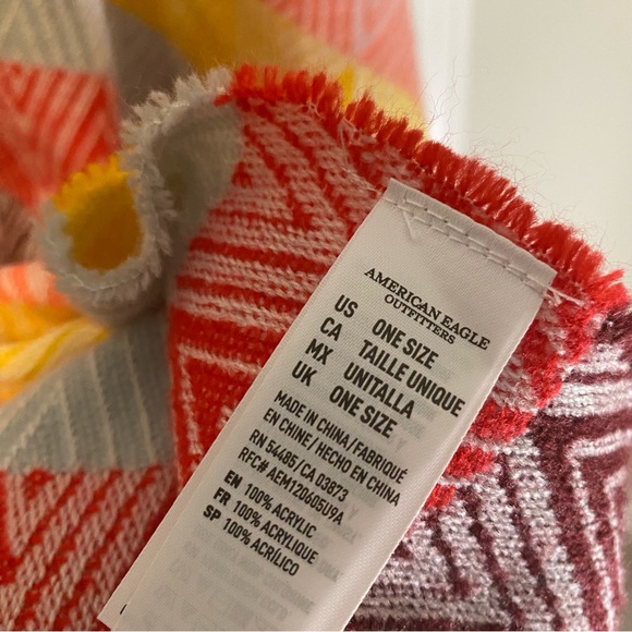 American Eagle AE Shawl Poncho Southwestern Multicolor OS One Size Fringe Soft - Picture 4 of 5